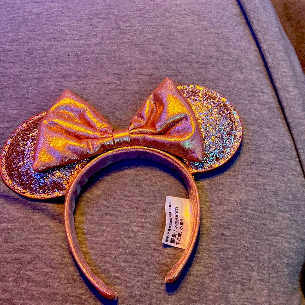 selling mickey ears i got in 21.only wore one time. they are in great condition